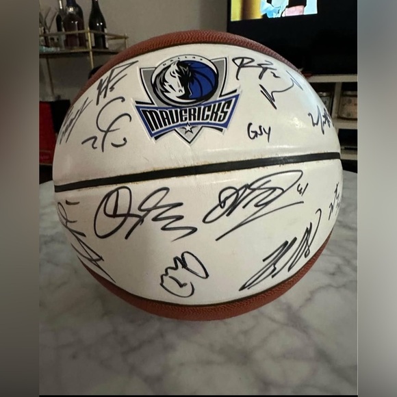 Dallas Mavericks 2008-2009 Team Signed Basketball - no COA- no trades,cash only* - Picture 3 of 10